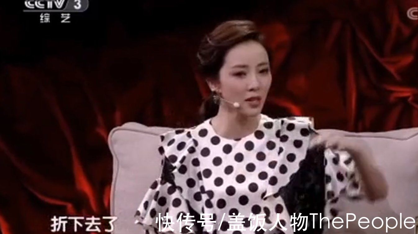 回顾春晚主持名场面:李咏机智帮忙拽鞋跟,倪萍“巧骗”亿万观众