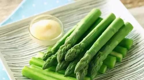 女性想爱美，不妨多吃3种食物，补益气血，调肝养血，滋养血液