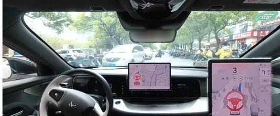 华为|美团王兴暗讽华为自动驾驶:特斯拉终于遇到对手了!
