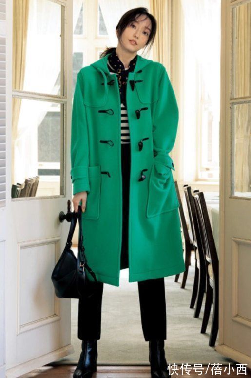 针织连衣裙 冬季买外套,建议40岁女人多选“长款大衣”,时尚、体面又高级