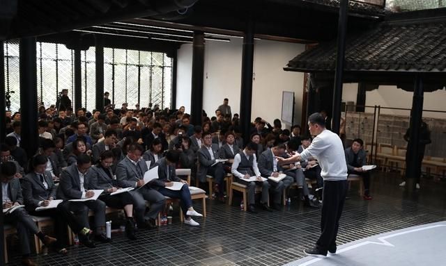 董事长|没有了大学名字的湖畔“大学”，企业家摇篮夭折，成败皆因马云