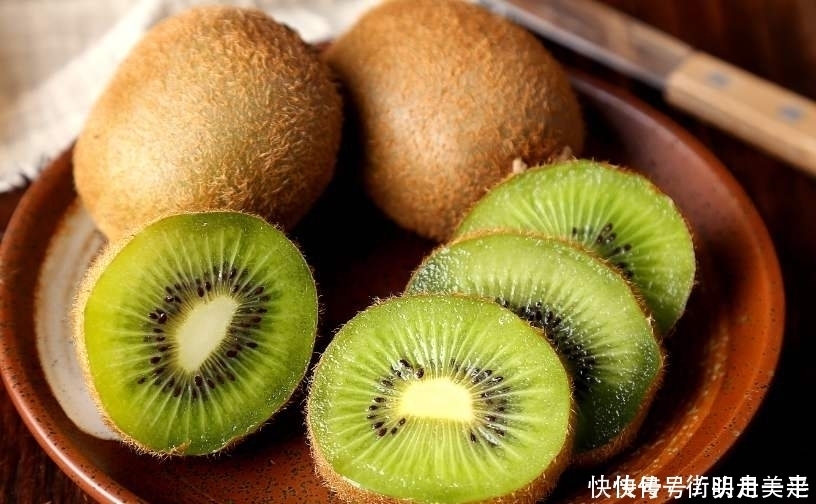 女性别太节俭,多吃3种食物,滋阴养颜,美白皮肤,比柠檬更有效