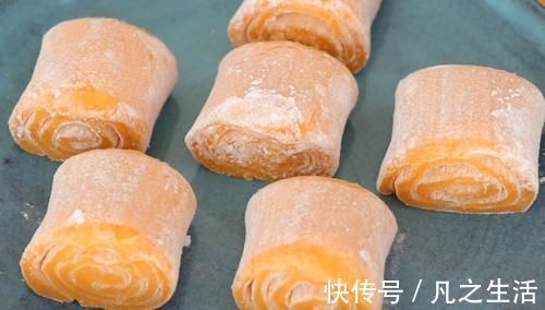 今天要教给大家一个红薯不一样的新做法,红薯糕的做法,好吃还不会上火