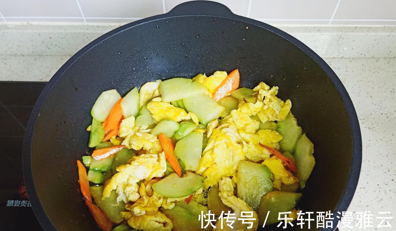胡萝卜片|八月到了,这蔬菜遇见别错过,和鸡蛋是绝配,香嫩入味特下饭