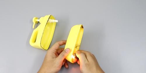 大洗洁精瓶子简单切两刀,制作一个电熨斗,简单实用