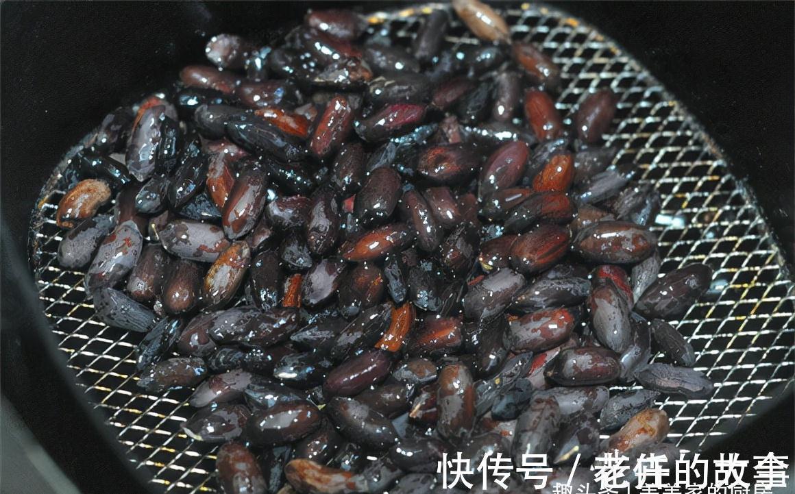 火龙果糍|便秘长痘反反复复?秋天该吃此物!搓一搓撒点粉,香甜软糯好解馋