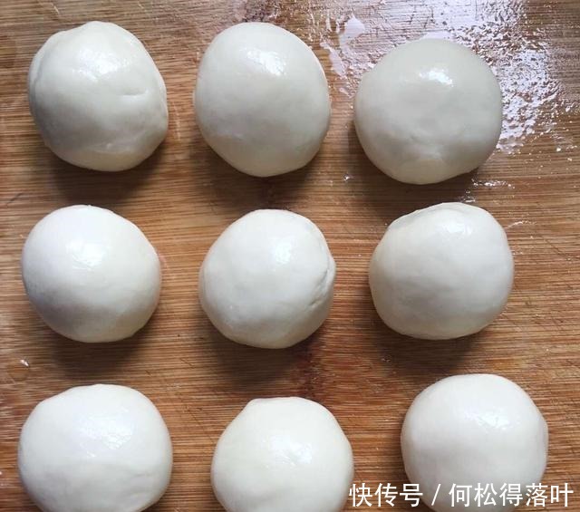  甜饼的制作方法虽然很简单，但是它承载着童年的记忆