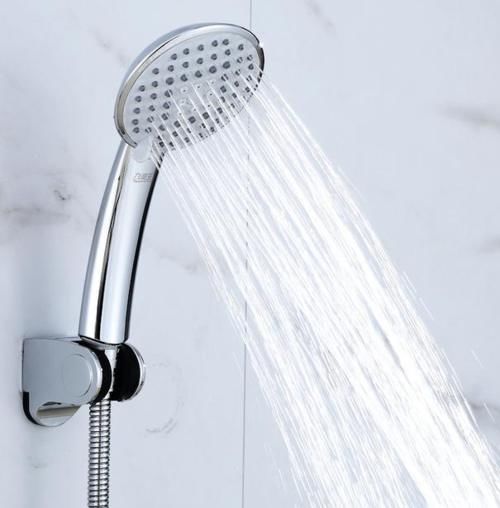 花洒|正月去小姨家:进了卫生间就不想出来了,我也照着装,给你们瞧瞧