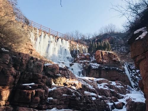 河南一处4A级大峡谷景区，是典型红岩嶂谷群地质地貌景观