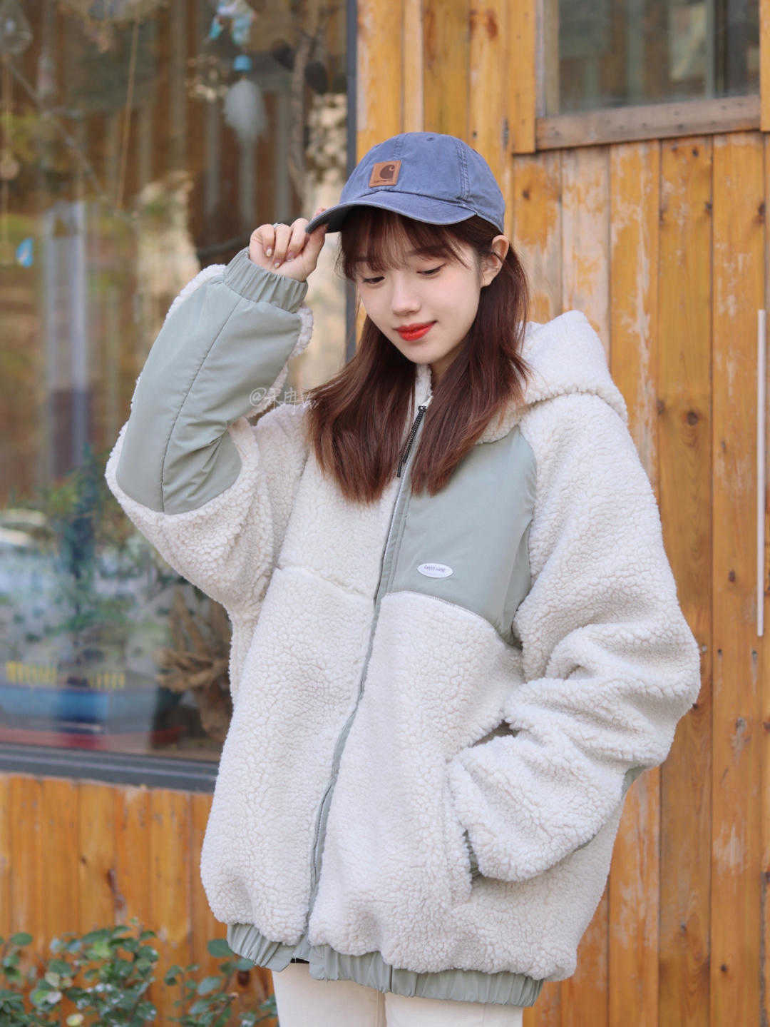 冬天 比大衣暖和,比羽绒服时尚,冬天的羊羔毛外套比想象更漂亮