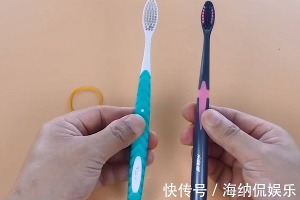 妙用|2个旧牙刷绑在一起太厉害了,我也是今天才知道,一年能省不少钱