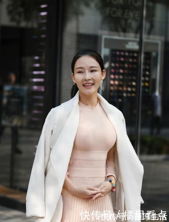 美女|街拍 美女不笑高冷范, 一笑倾城, 送房送车也要娶你