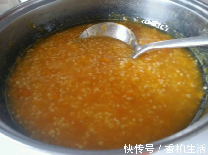 米油|煮小米粥,别直接冷水下锅煮!教你2招,米粥粘稠浓郁,米油厚厚