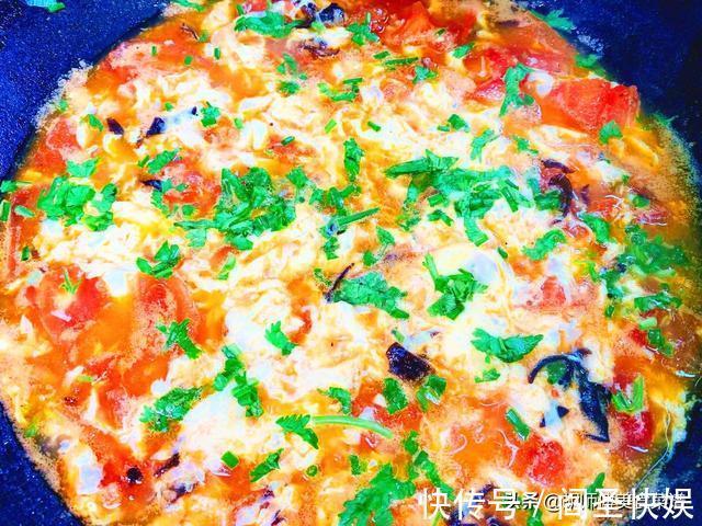 鸡蛋汤|煮西红柿汤时,直接加水煮是错误的!多加这1步,汤更浓,特好喝