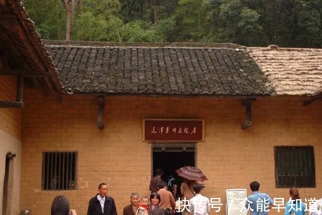 毛主席#百年前,一位秀才在此山写了首诗,没想百年后,一位伟人在此诞生