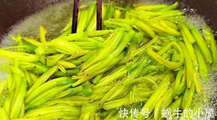 三伏天宁不吃肉，也要常吃此花，营养极高，季节性强，别不懂吃