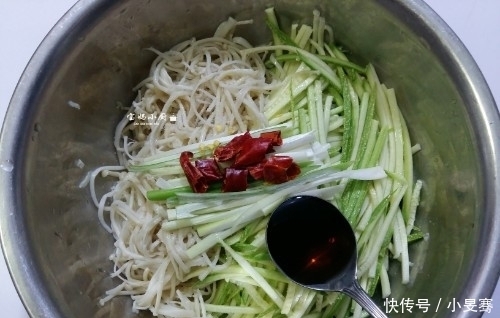 天热,做菜不炖不炒,懒做法比肉受欢迎,成本不足4块,上桌光盘