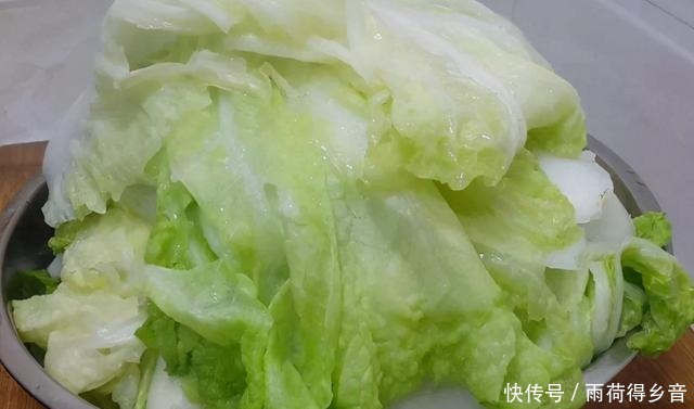 白菜炖豆腐|白菜和豆腐怎样做才好吃学会这3招,上桌后就连汤汁都一滴不剩