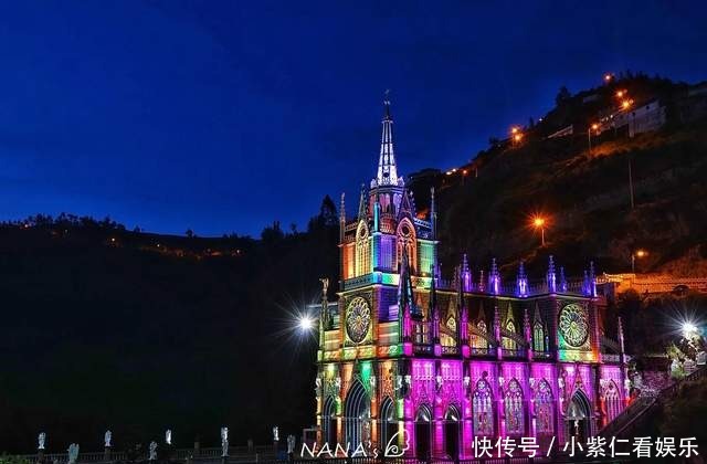 深藏在峡谷间的神秘教堂，震撼且夜景绝美，就在哥伦比亚边境小镇