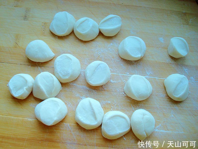 原汁原味|看新疆人冬至吃什么馅饺子?比韭菜开胃,比芹菜汁多,太滋补