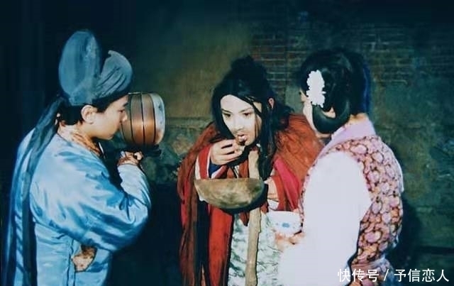 贾政!贾宝玉读书一窍不通,为何轻易考中乡试第七?贾政一语道出答案