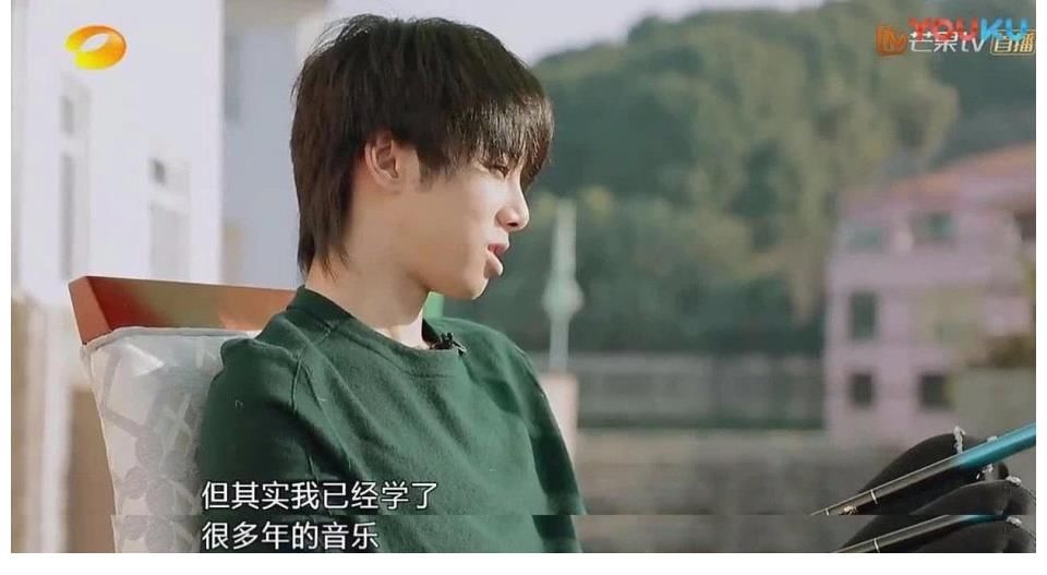 音樂|鄭楠評價(jià)華語樂壇領(lǐng)軍人物華晨宇堅(jiān)持自己，不愿隨波逐流