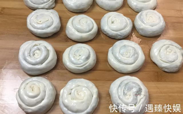 好吃|500克韭菜,三个鸡蛋,烙出超级的香的韭菜鸡蛋馅饼,好吃