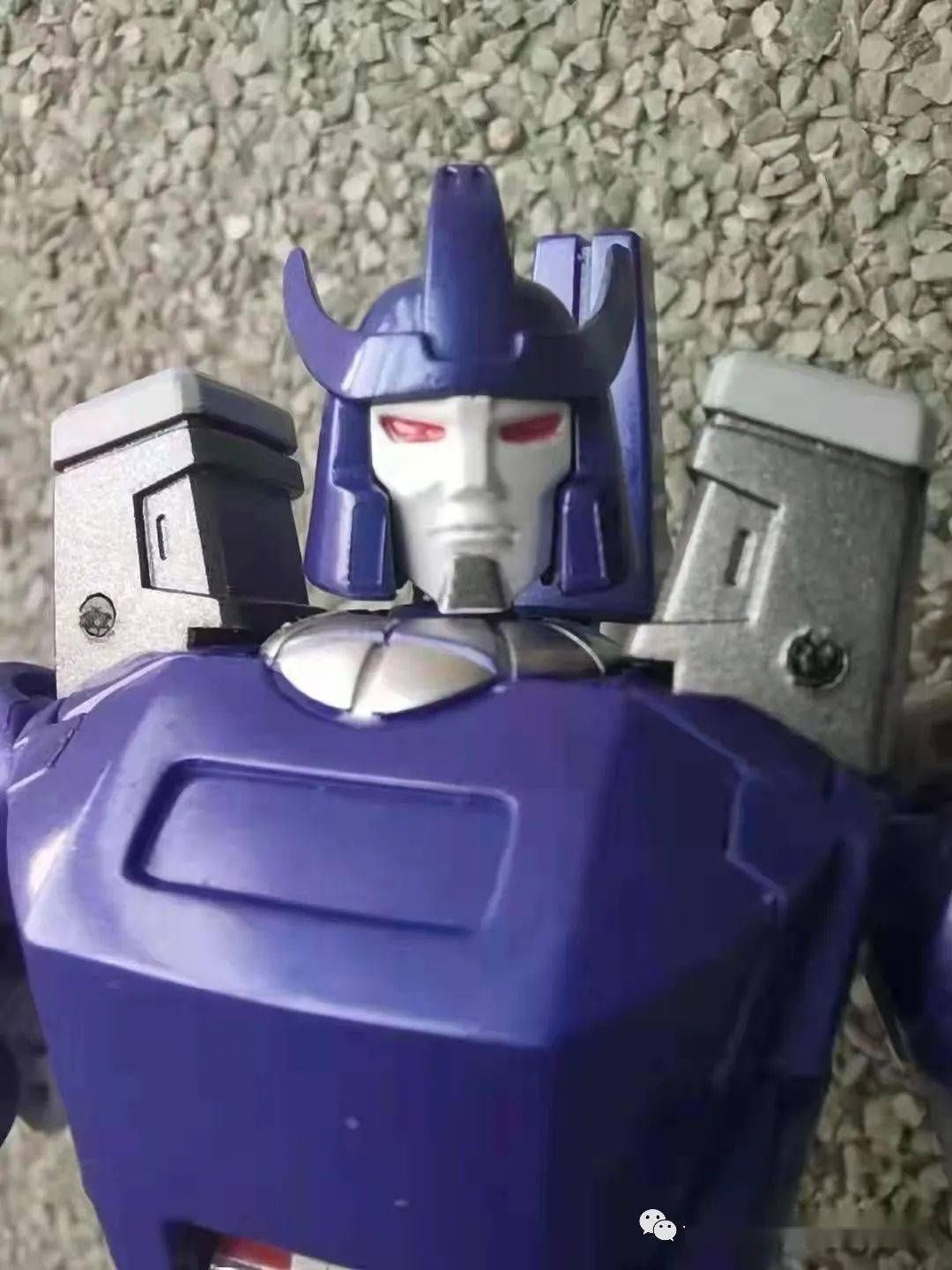 霸天虎|【评玩具】子小天:岑测评《NA惊破天 金属色涂装十分亮眼!》