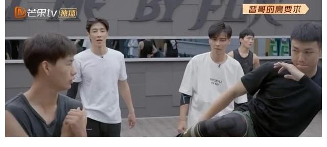 披荆斩棘的哥哥|《披荆斩棘的哥哥》张晋部落，武术元素创意十足，白举纲燃炸全场