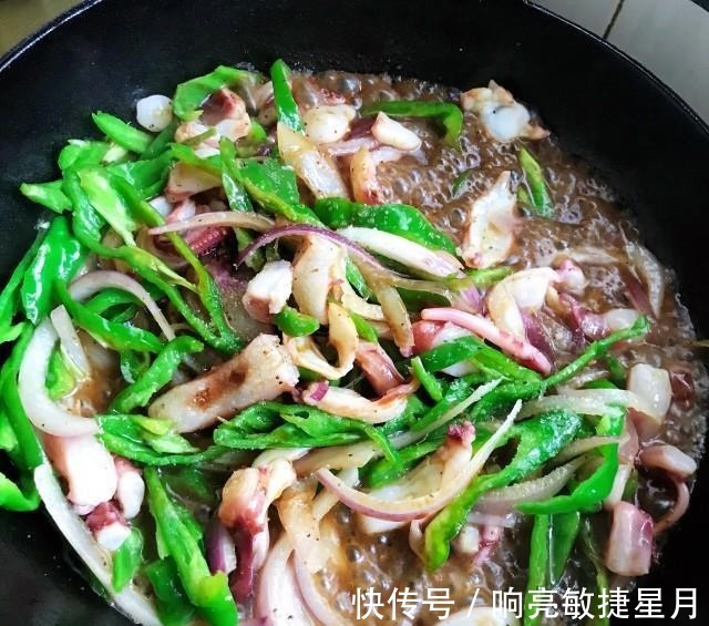 黑胡椒青椒炒章鱼,家常小炒,鲜香下饭!