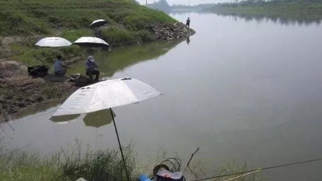 冬钓,老手只找“三个”钓位,个个藏鱼,别再说冬天没鱼