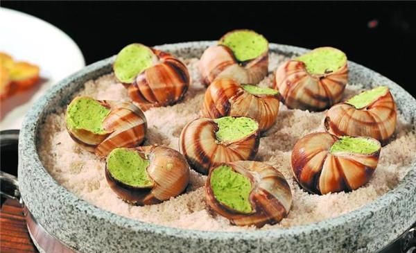 吃法式蜗牛,记住别向服务员要牙签,这种吃法是会被笑话的