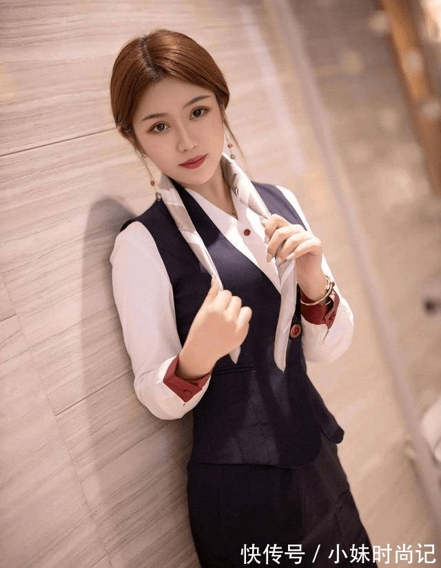 小姐姐|黑色马甲职业套装裙,百搭的色彩,干练性感