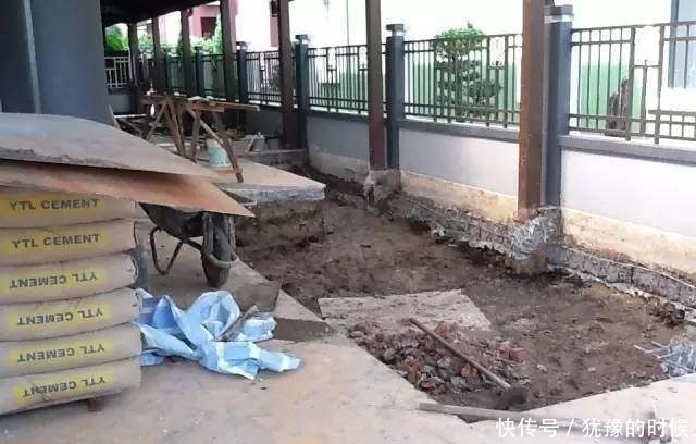 鱼缸和池还可以这样结合?只能说很有想法,有钱我也搞一个!