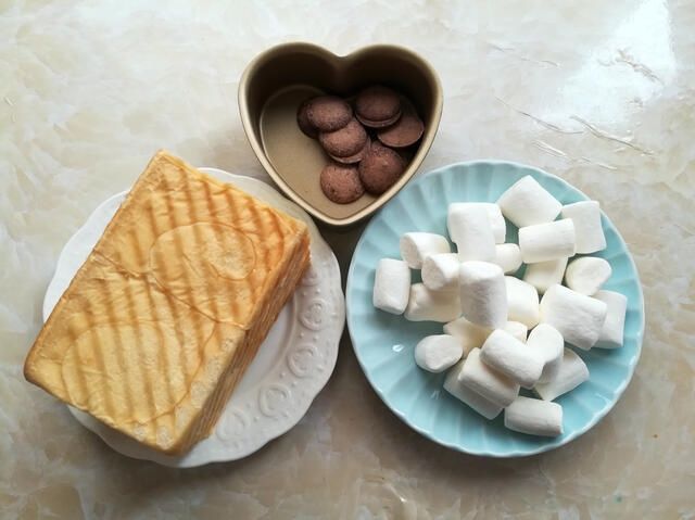 棉花糖|剩面包新吃法，5分钟上桌，香甜柔软，好吃又饱肚子