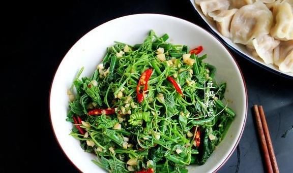 鲜嫩|热天，遇到此菜我必买，简单一拌，鲜嫩营养，很多人却不知道