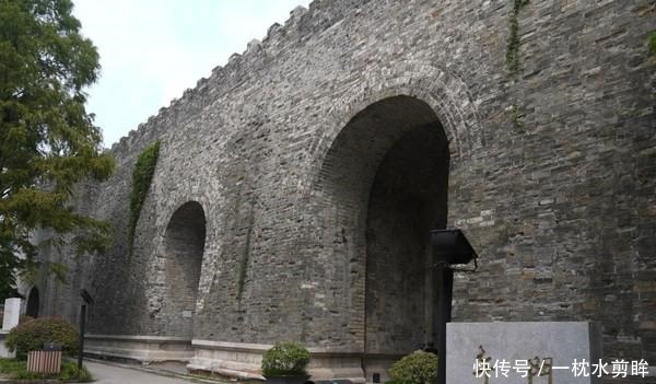 门字|故宫牌匾一个错别字,从明朝用到清朝都不改,多年来不准改