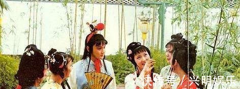 牙齿!87《红楼梦》她曾饱受质疑,龅牙高鼻梁没演技,如今却成史上经典