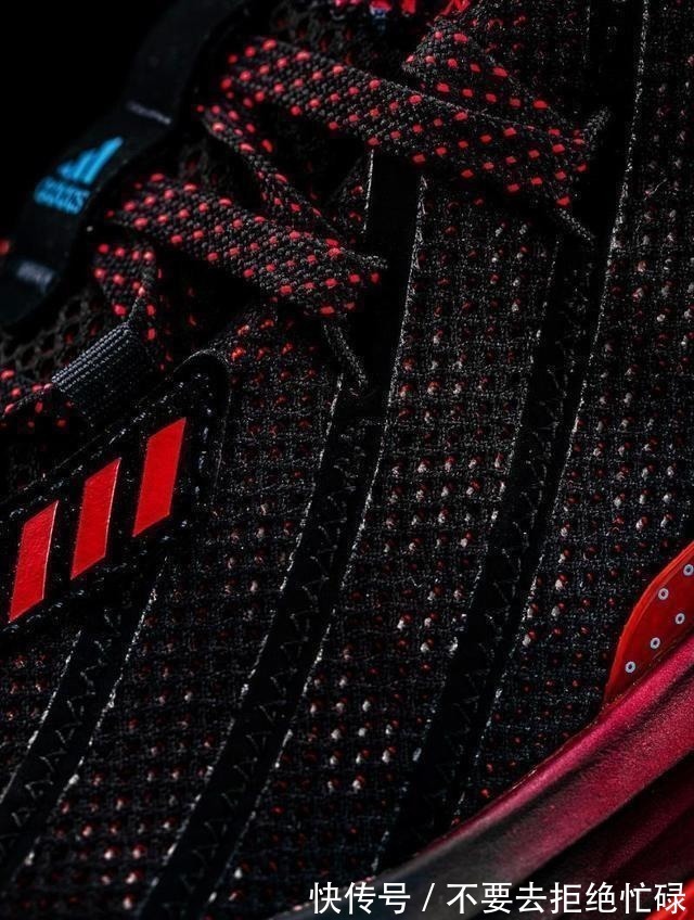 lightstrike 鸳鸯撞色+裸眼3D!上脚这双鞋,谁都忍不住多看两眼