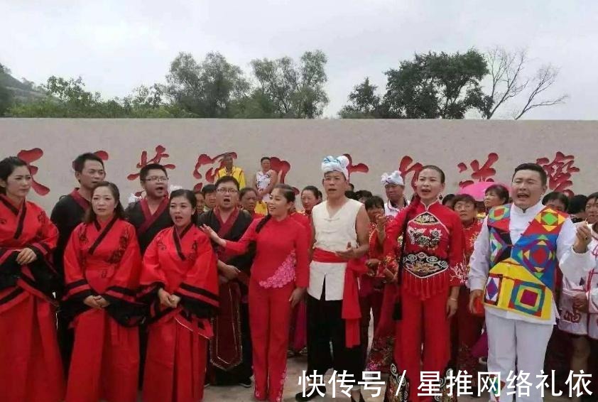 黑格尔|她四次登上《星光大道》花费120万，不仅没红，还欠债40万