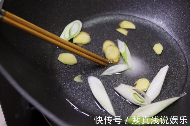 大虾|吃鲜虾，海边渔民的“无水白灼”做法，虾肉细嫩香甜，鲜味不流失