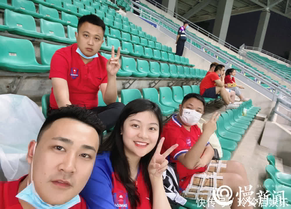 央媒市媒聚焦“渝渝超联赛-重庆城市足球联赛赛程-直播比分入口超” 燃爆山城！41806名球迷见证奥体再为足球沸腾