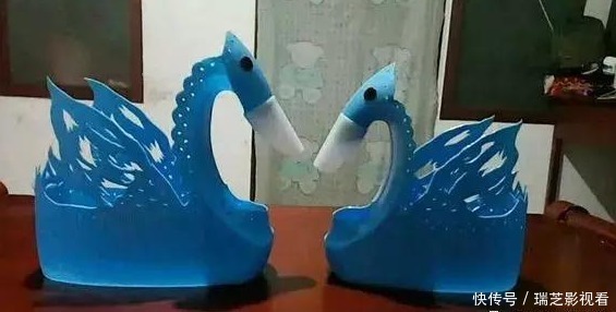 家中用完的“洗衣液桶”别丢了,剪上2刀,秒变养花神器,太美了