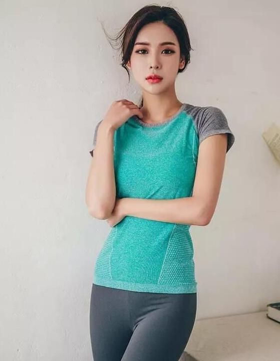 底裤|紧身打底裤亭亭玉立的打底裤美女,简单有韵味