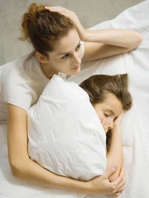 如何顺利的让孩子从和父母睡过渡到自己睡，几个有用的建议