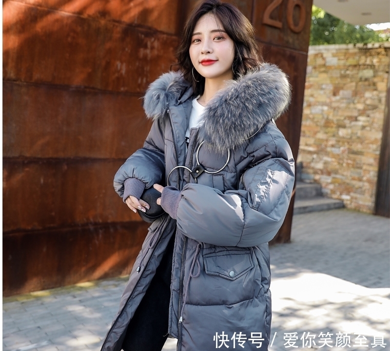 大毛领|建议大家:羽绒服别搭阔腿裤,太土!今冬流行这么穿,美嫩极