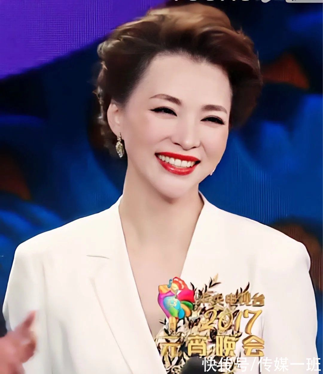 疲態|董卿罕見現身，短發干練，面容稍有疲態，《朗讀者》第三季要來了