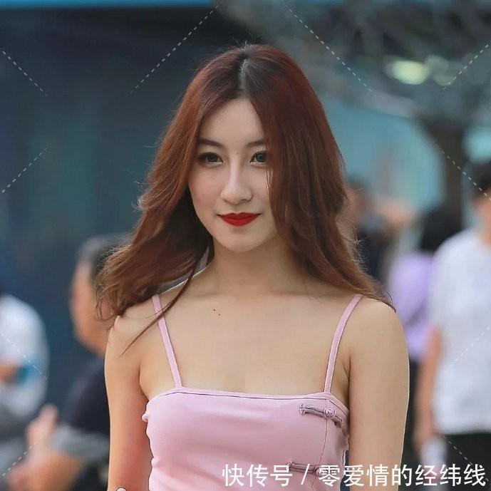 粉裙|粉裙来配透明鞋,微胖妹子要是会穿的话,那就会更让人心动