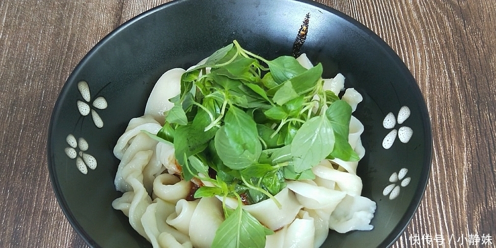 我家面条从来不买,教你秘制做法,筋道爽滑,1.5元面粉做一锅