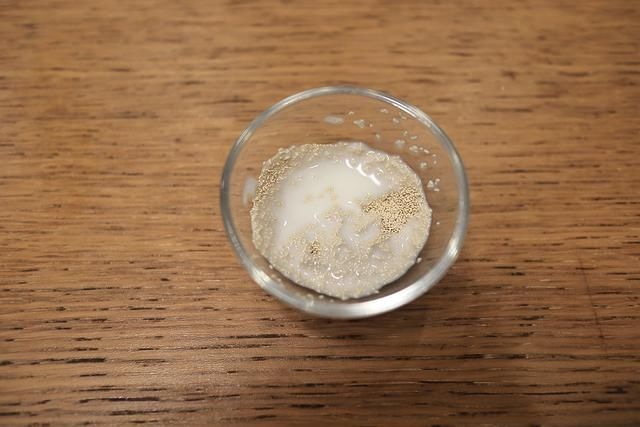 面团|黑芝麻肠仔包，早餐吃2个有底气，无需手套膜，简单又省事